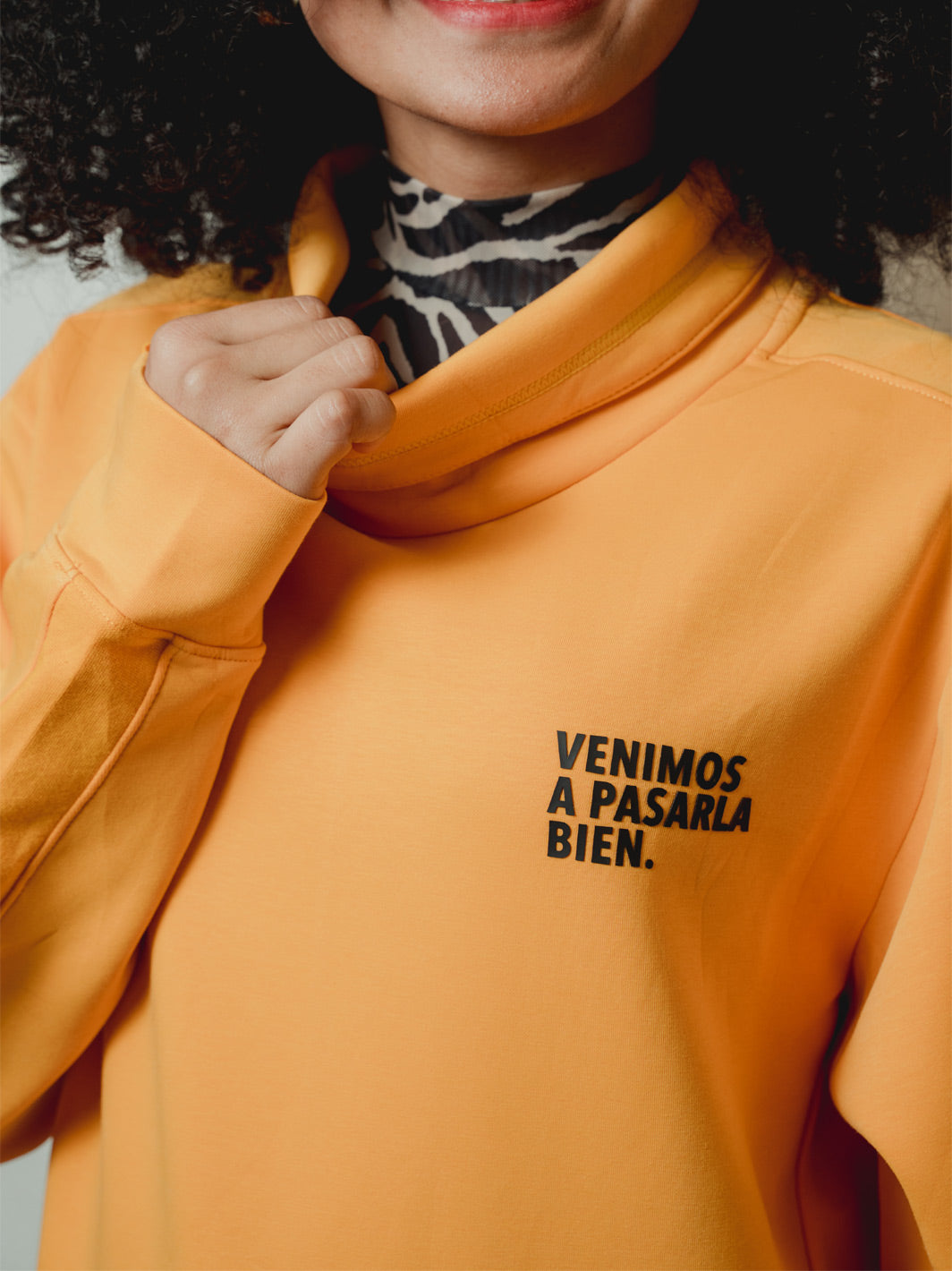 Sudadera Cuello Largo Amarilla