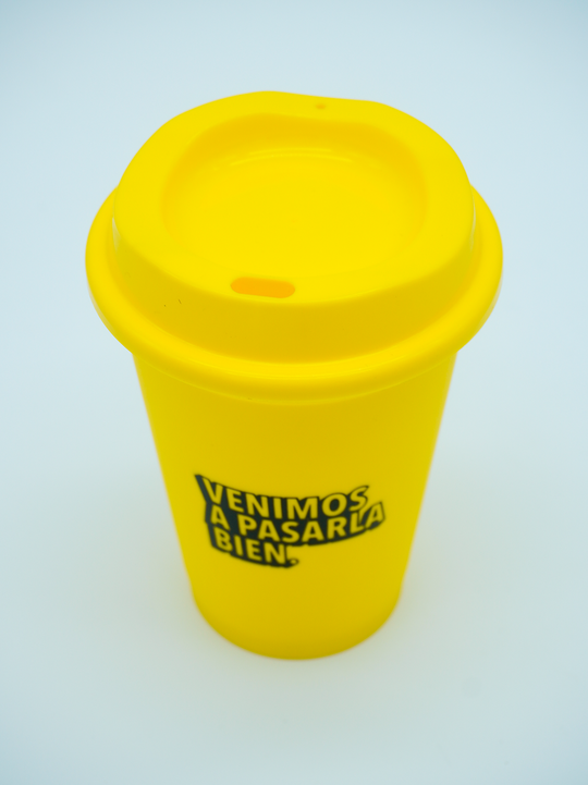 Vaso cafetero color amarillo