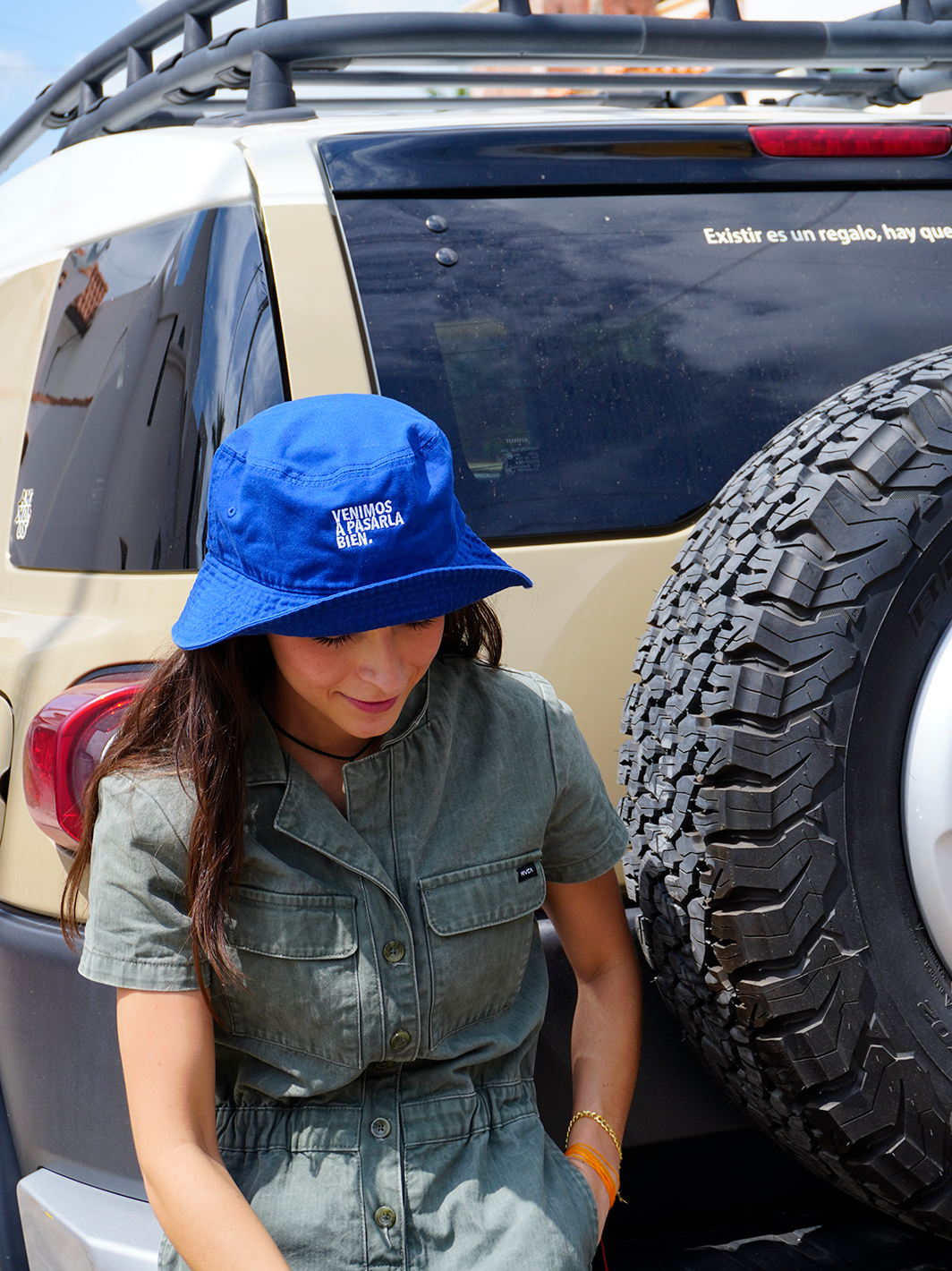 Bucket hat azul rey